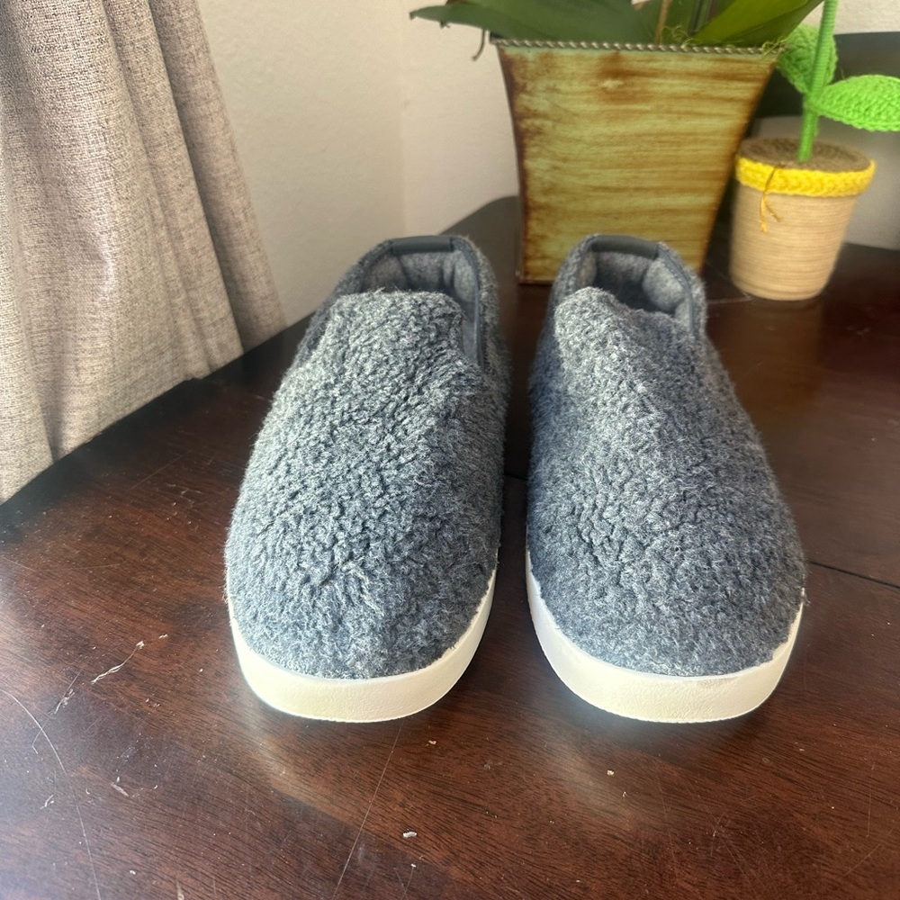 allbirds Men's Gray Merino Wool Slip-On Loafers. Super fine ZQ certified Merino